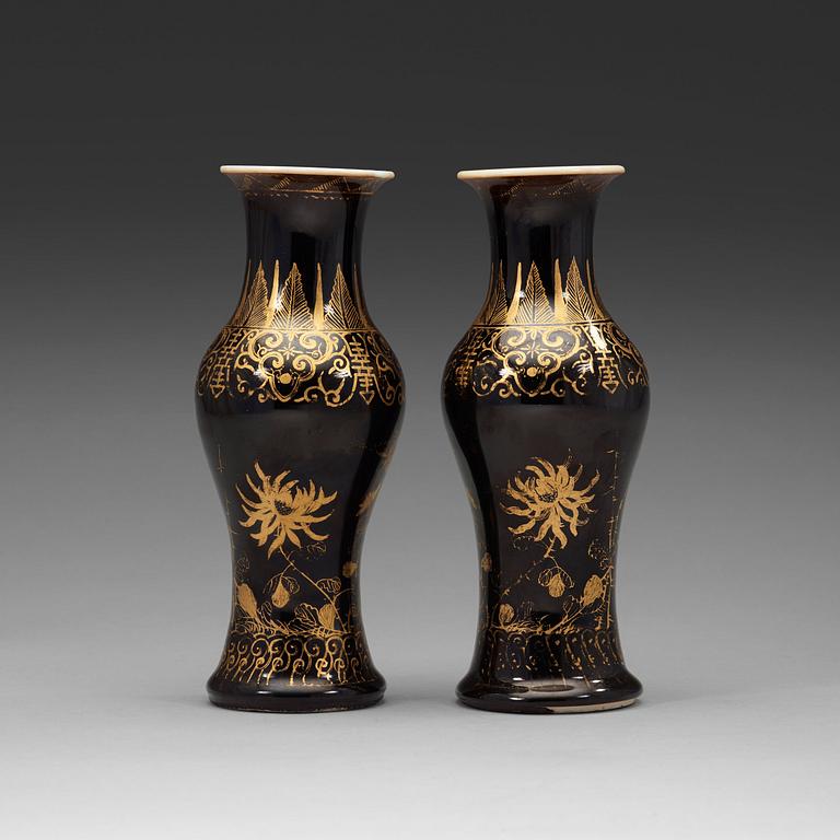 A pair of black glazed vases, late Qing dynasty, 19th Century.