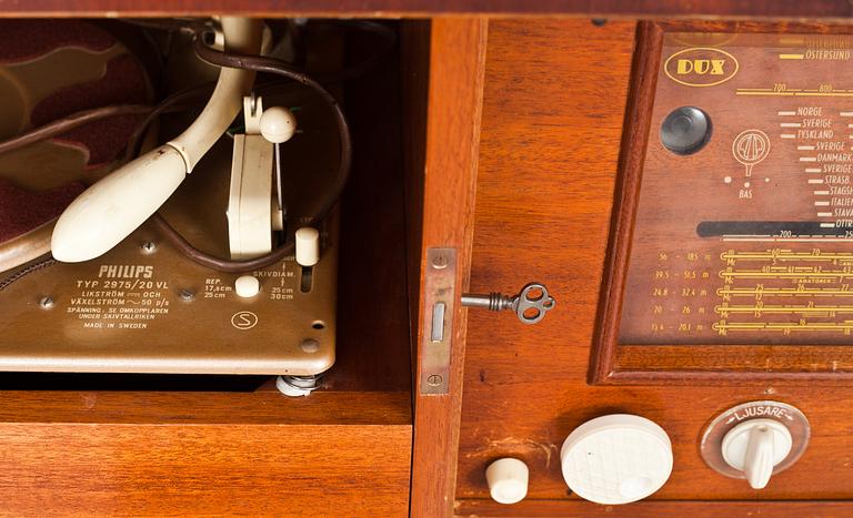 MUSIKMÖBEL, gustaviansk stil, omkring 1900-talets mitt.