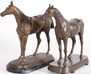 FIGURINER, 2 st, metall, 1900-talets första hälft.