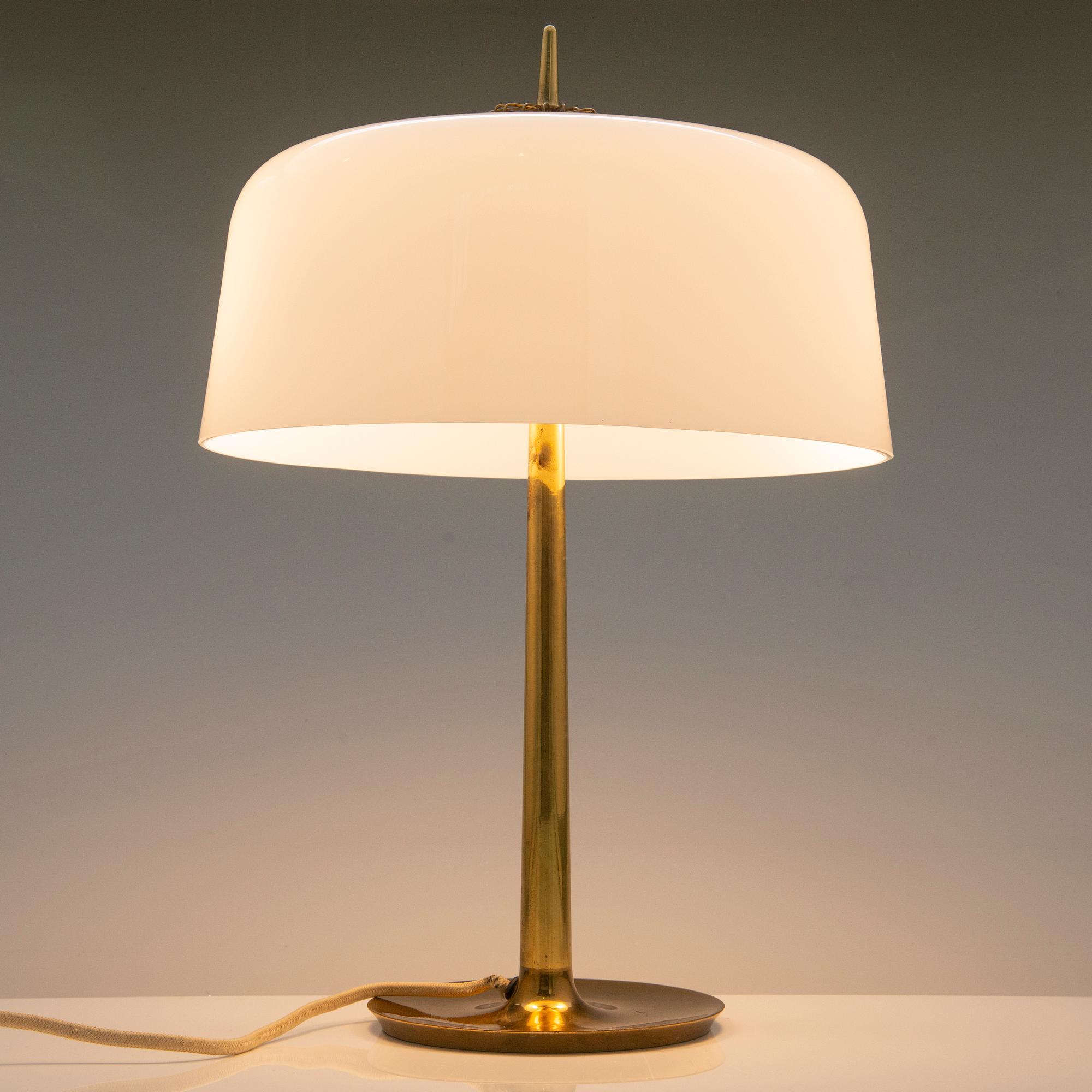 PAAVO TYNELL, a mid-20th-century' 9211' table lamp for Taito, Finland.
