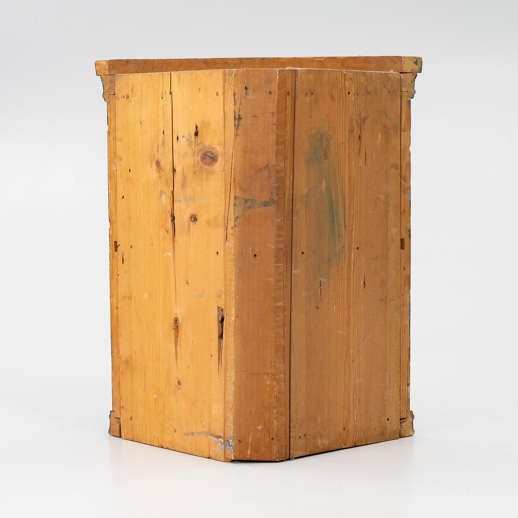 A folk art corner cabinet from Delsbo, Hälsingland, dated 1865.