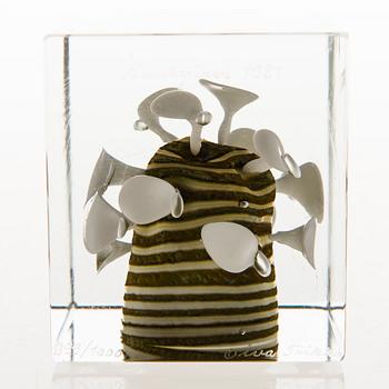 OIVA TOIKKA, An annual glass cube signed Oiva Toikka, Nuutajärvi 1981, numbered 999/1000.