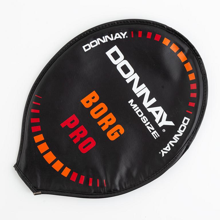 Tennisracket. Signerad Björn Borg. Speciellt framtaget midsized Borg Pro test racket, Graphite-förstärkt.