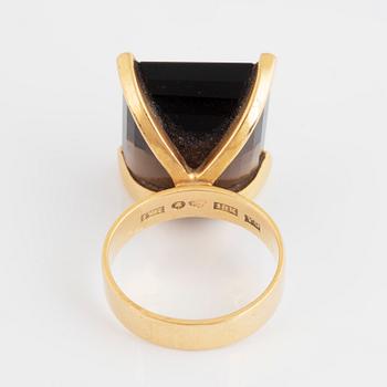 18K gold and smoky quartz ring.