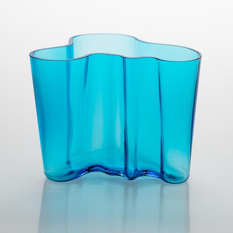 Alvar Aalto, A glass vase model 3030. Signed Alvar Aalto Ittala.