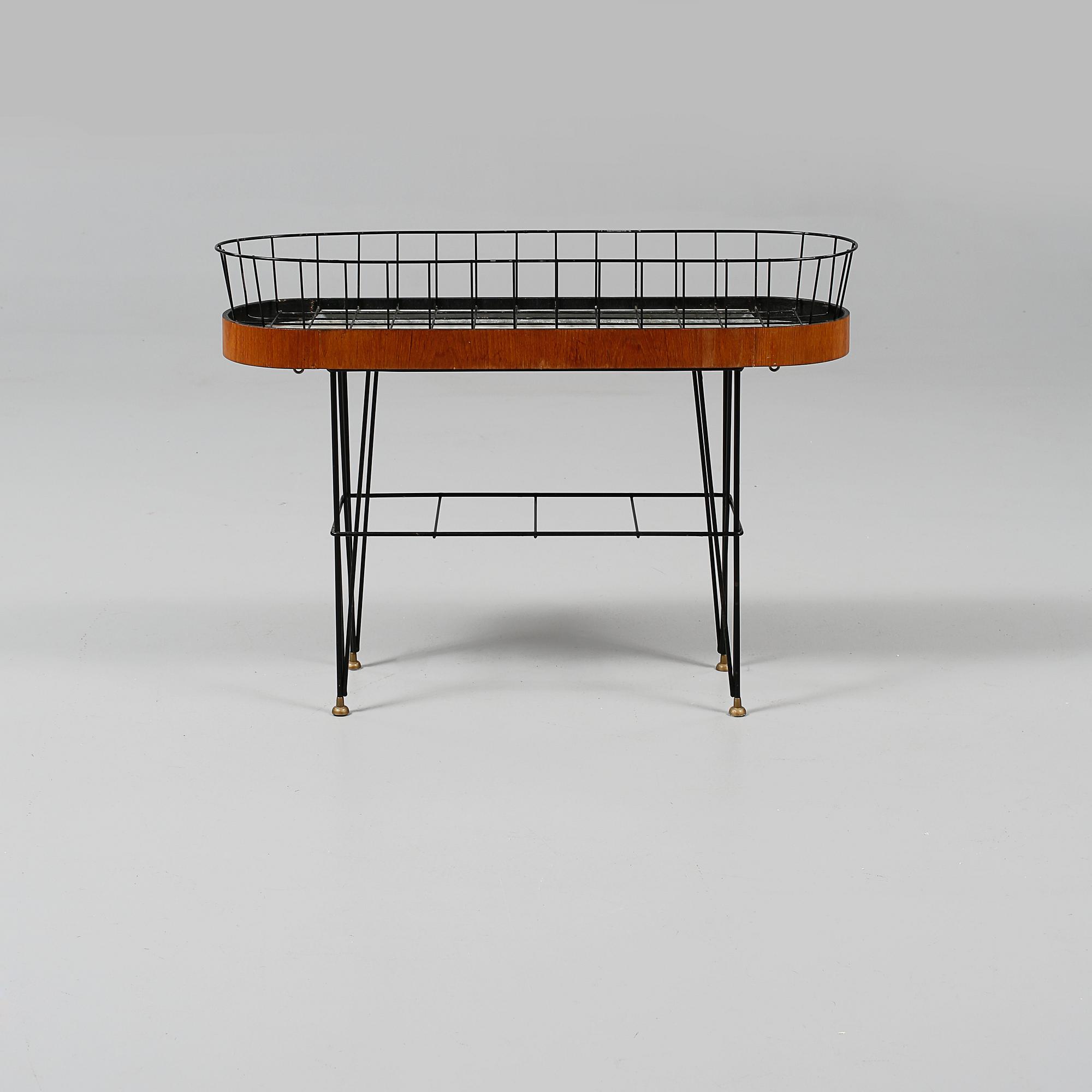 BLOMSTERBORD, stringmodell, 1900-talets mitt/tredje kvartal.