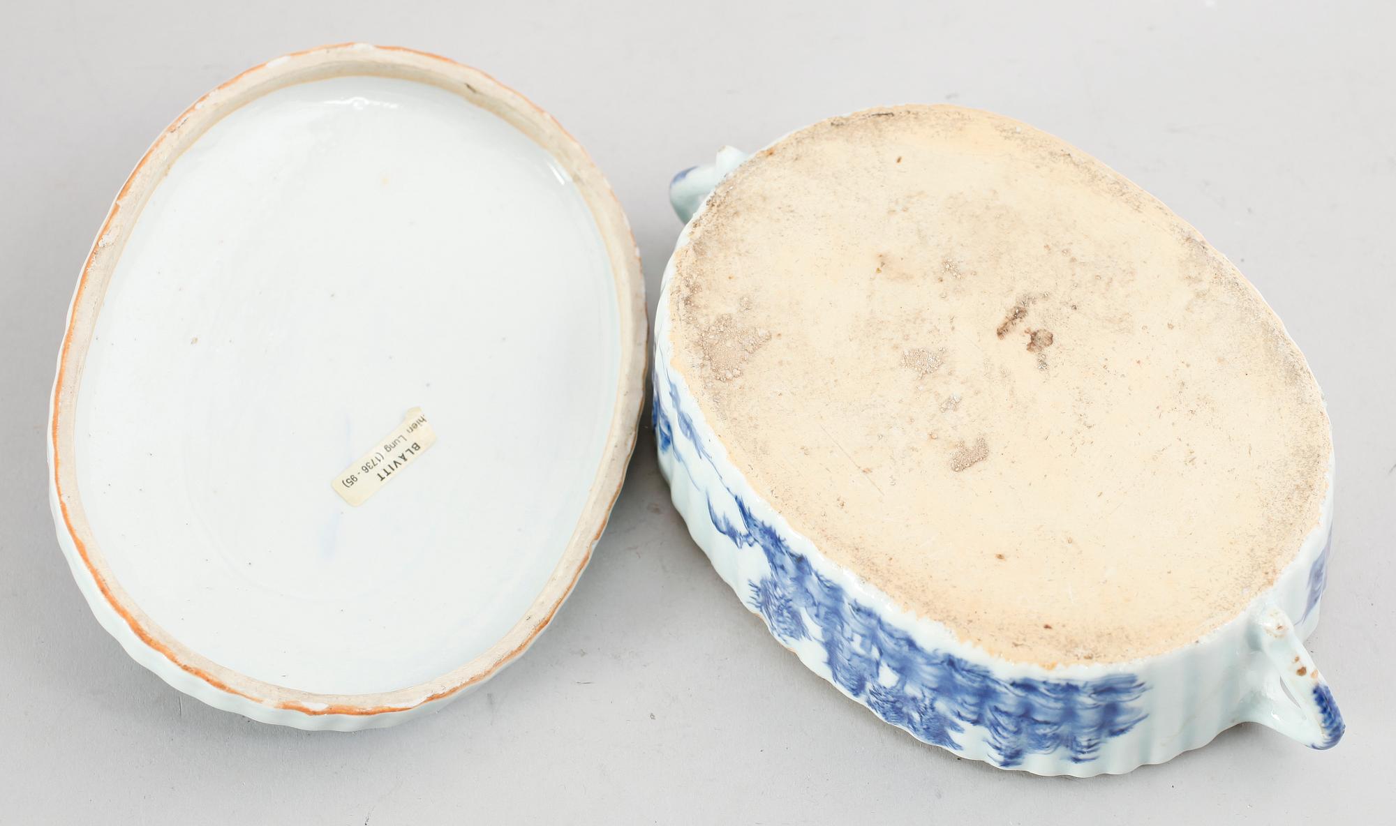 TERRIN MED LOCK, porslin, Kina, kompaniporslin, omkring år 1800.