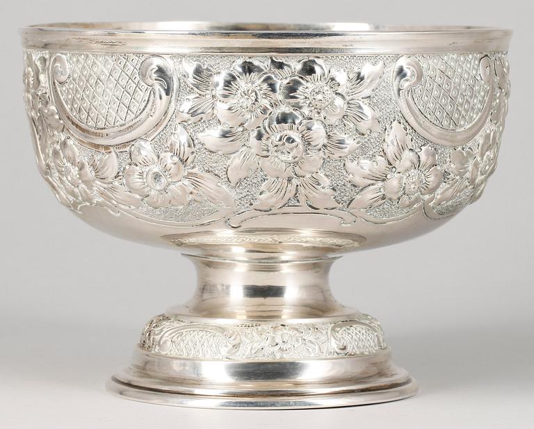 SKÅL, silver, London, England 1903. Vikt ca 360 gram.