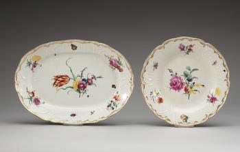 767. A set of four Berlin chargers and a sauce boat with stand, 18th Century.