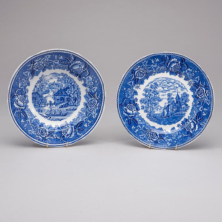 SERVIS, 49 delar, porslin, "Blått Landskap", design Reinhard Richter, Arabia, 1941-64.