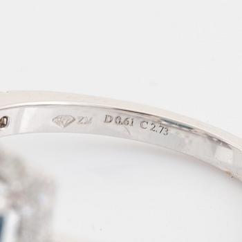 Ring med blå topas och briljantslipade diamanter.