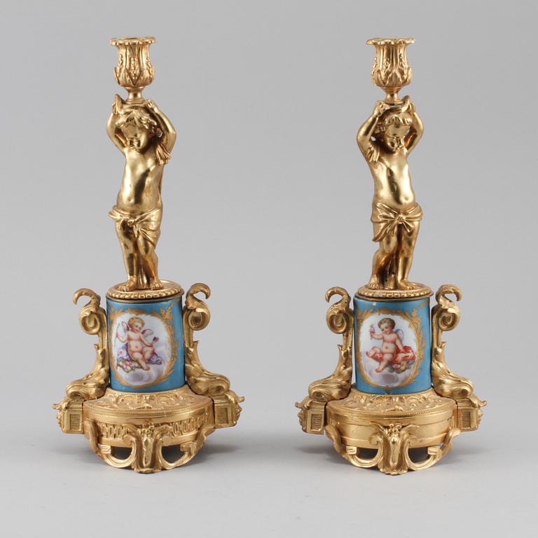 BORDSGARNITYR, 3 delar, Louis XVI- stil, troligen Frankrike, 1800-talets slut.