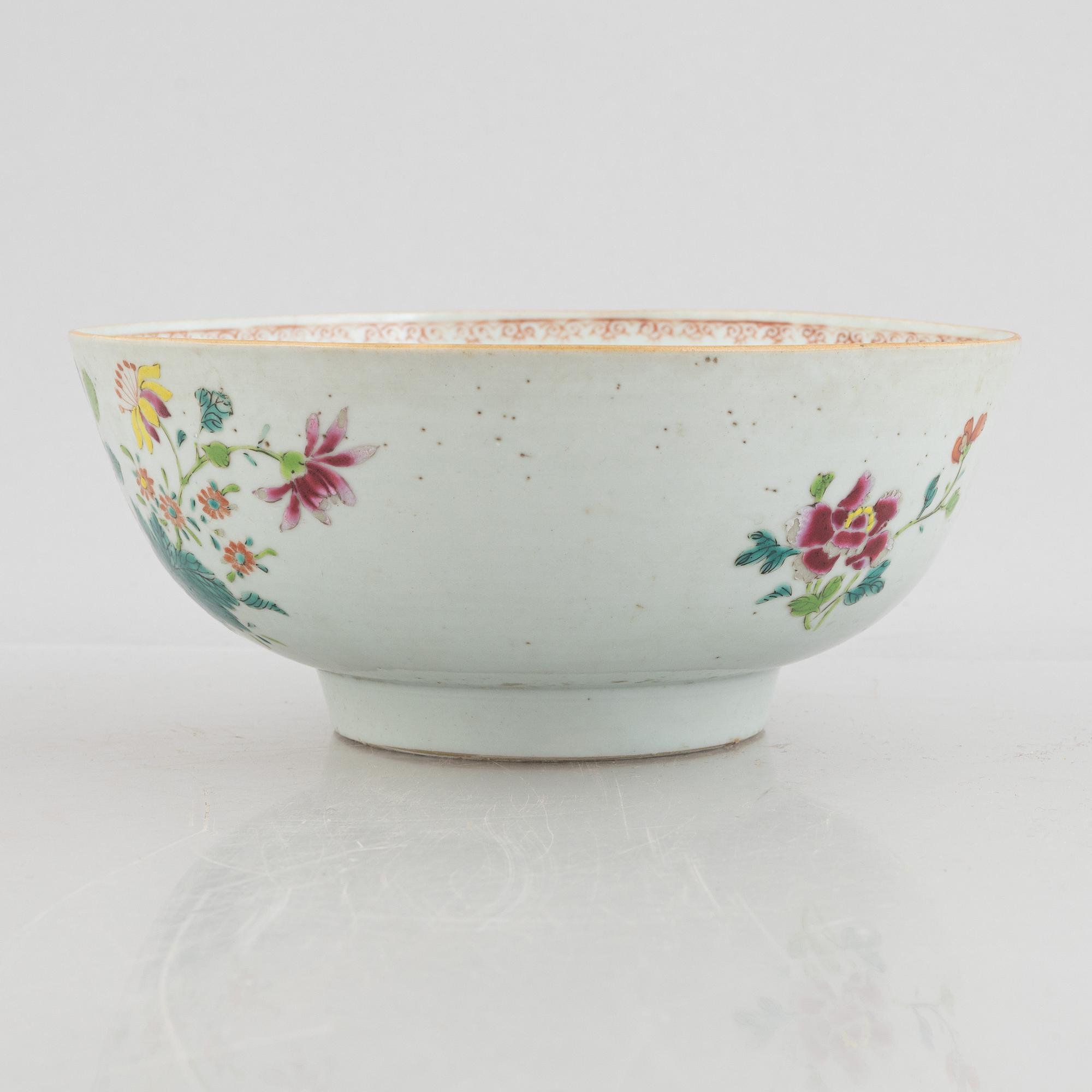 A Chinese export porcelain bowl, Qing dynasty, Qianlong (1736-95).