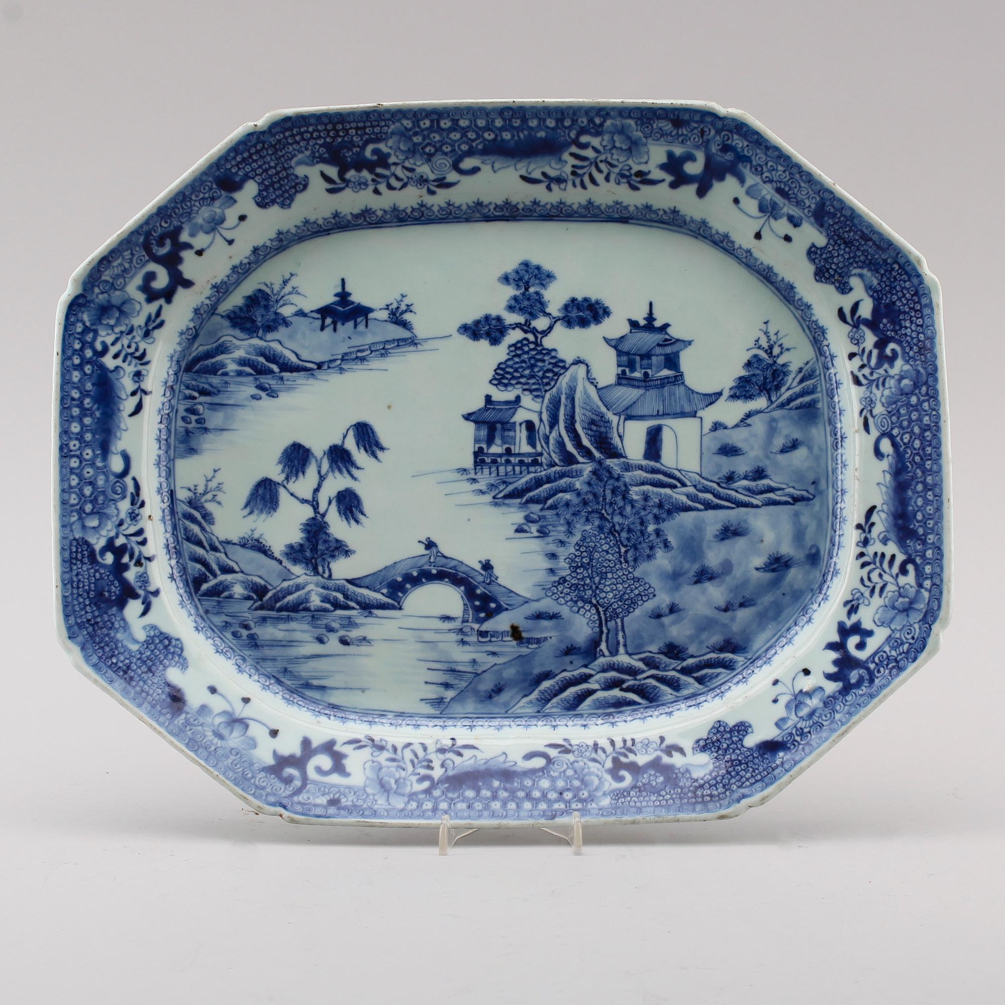 STEKFAT, porslin, Kina, Qianlong 1736-1795.