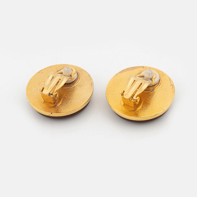 Hermès, a pair of gold tone metal and leather clip-on earrings.