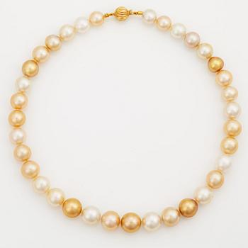 834. A NECKLACE of cultured South Sea pearls.