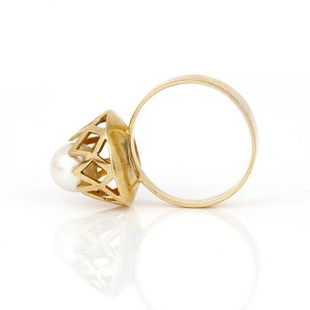 RING, med en odlad pärla, G Kaplan, Stockholm, 1968.