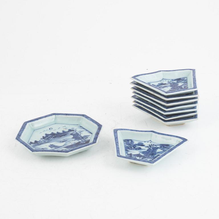 A nine piece Chinese export blue and white cabaret, Qing dynasty, Qianlong (1736-95).