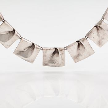 Björn Weckström, Halsband "Planetariska dalar", sterling silver. Lapponia 1969.