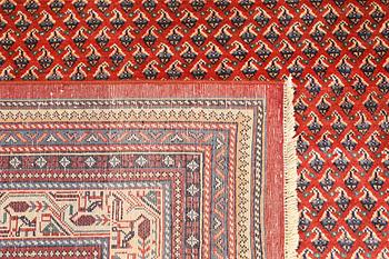 A carpet, Sarouk Mir, approx. 350 x 250 cm.