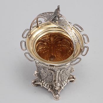 VAS/KORG, silver, otydliga stämplar, omkring år 1900, vikt 263 g.