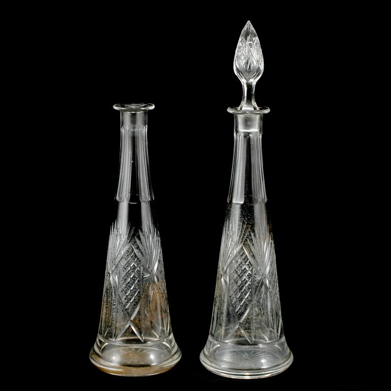 KARAFFER, 2 st, glas, 1900-talets första hälft.