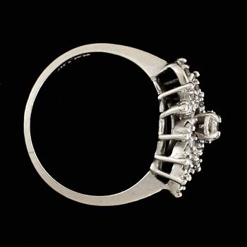 RING, 14 k vitguld med diamanter tot ca0,17ct. Vikt ca 4 g.