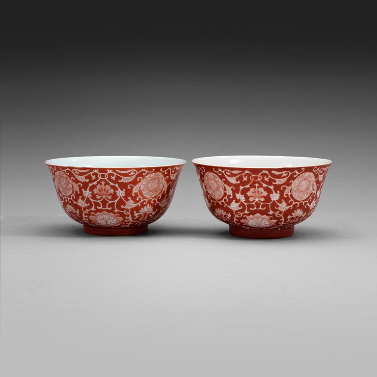 A pair of coral red bowls, late Qing dynasty with Daoguang seal mark.