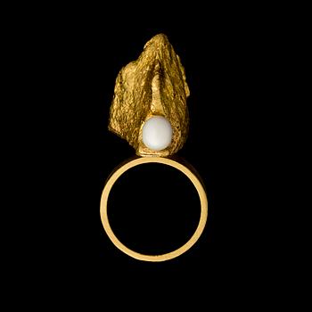 BJÖRN WECKSTRÖM, ring, pärla, Lapplänskt guld (875). Helsingfors 1963.