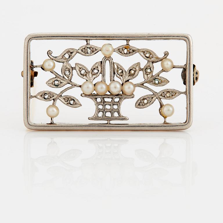 BROSCH med etui från TIFFANY.