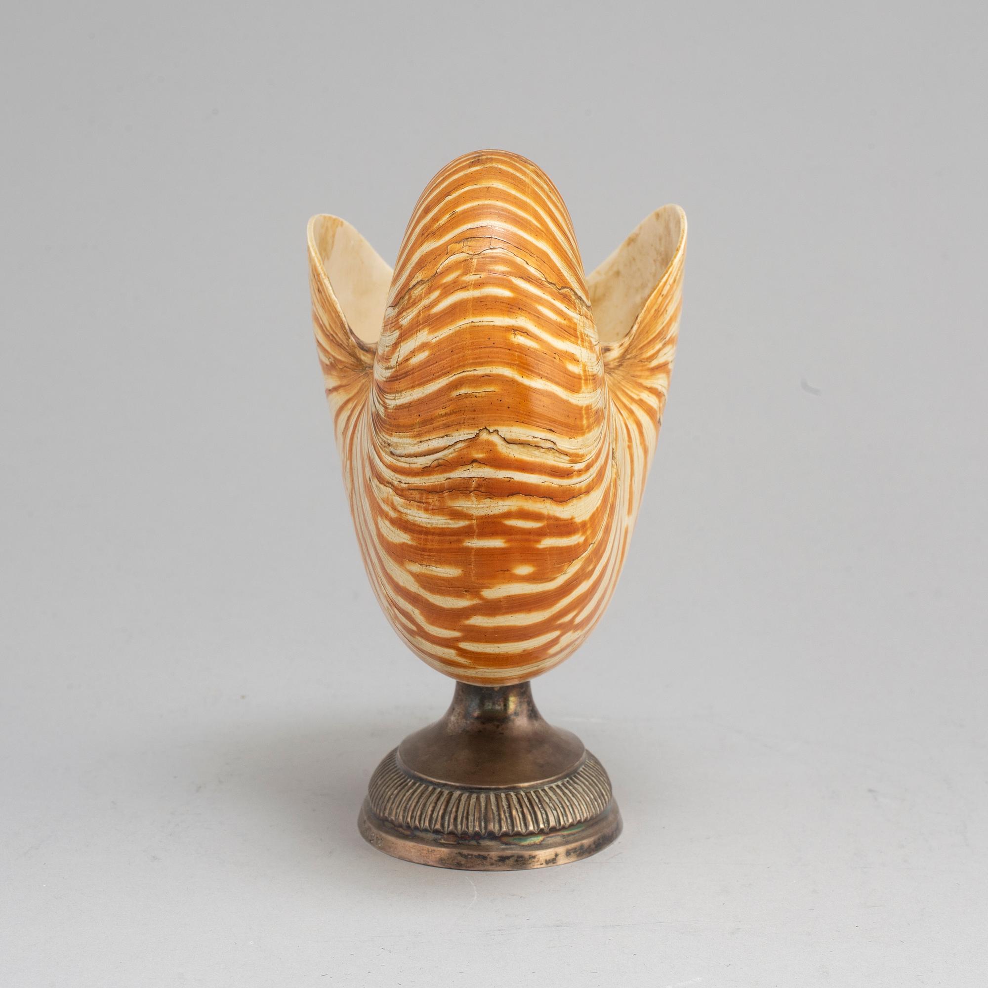 THEODOR JORTZ. A silver and shell bowl. Skänninge, 1826.