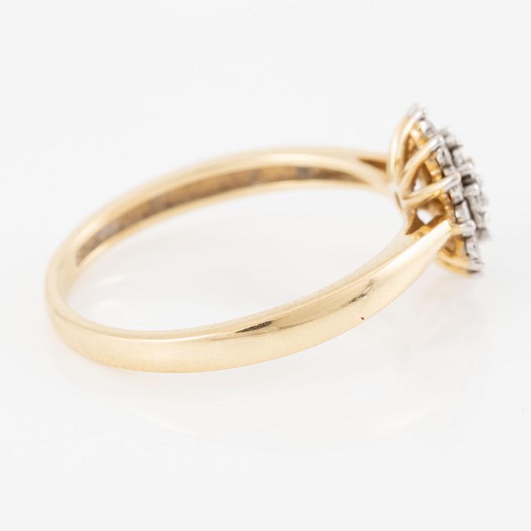 Ring, 18K gold with small brilliant-cut diamonds.