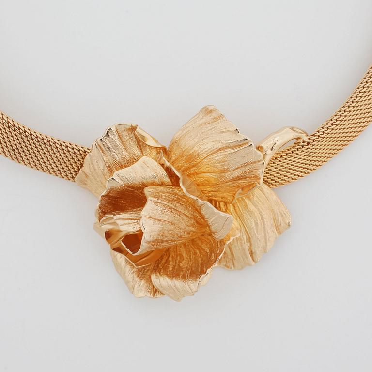 CHRISTIAN DIOR, a gold colored metal necklace.