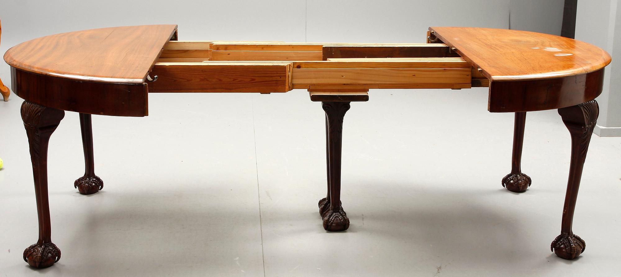 MATSALSGRUPP, 22 delar, Chippendalestil, 1800-1900-tal.