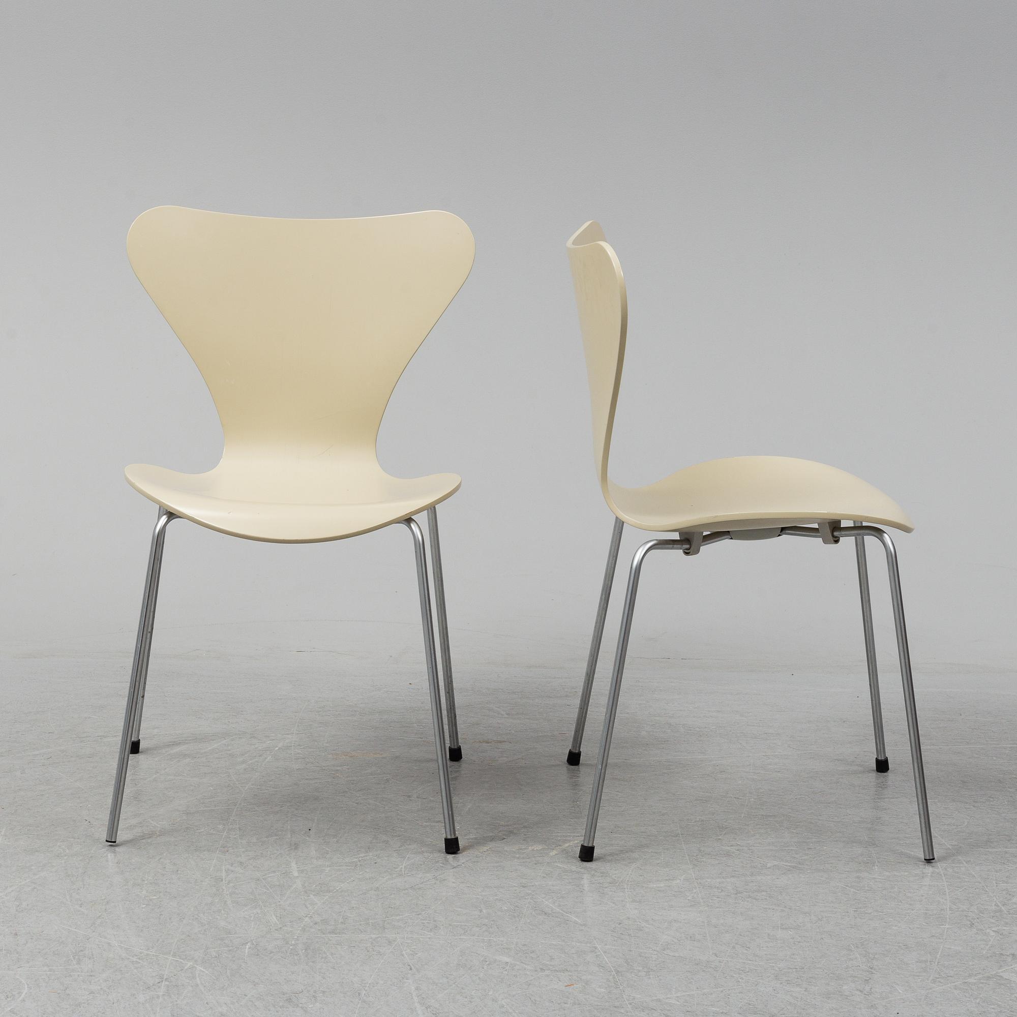 Eight 'Serie 7' chairs by Aerne Jacobsen for Fritz Hansen. Dated 2002.