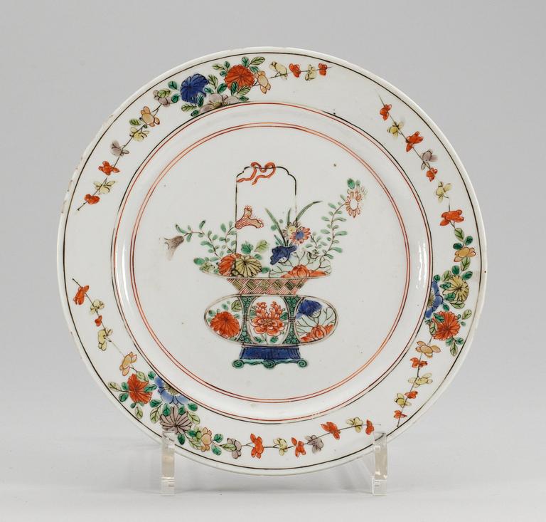 TALLRIK, porslin. Qing dynastin. Kangxi (1662-1722).