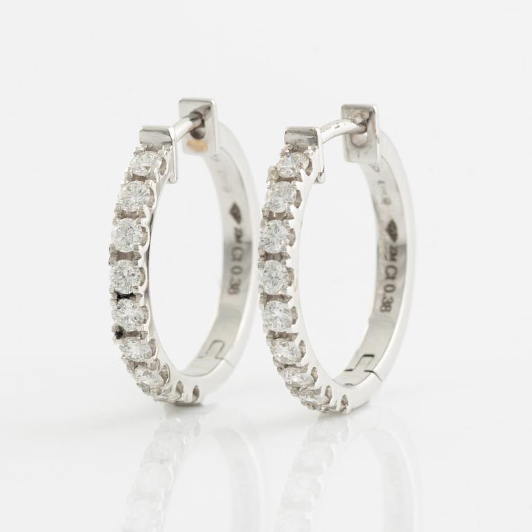 Brilliant cut diamond hoop earrings, total ca 0,76 ct.