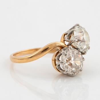 An 18K gold ring set with two old-cut diamonds with a total weight of ca 3.10 cts quality ca J/K si.