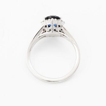 Ring 14K white gold with synthetic sapphire and brilliant-cut diamonds.
