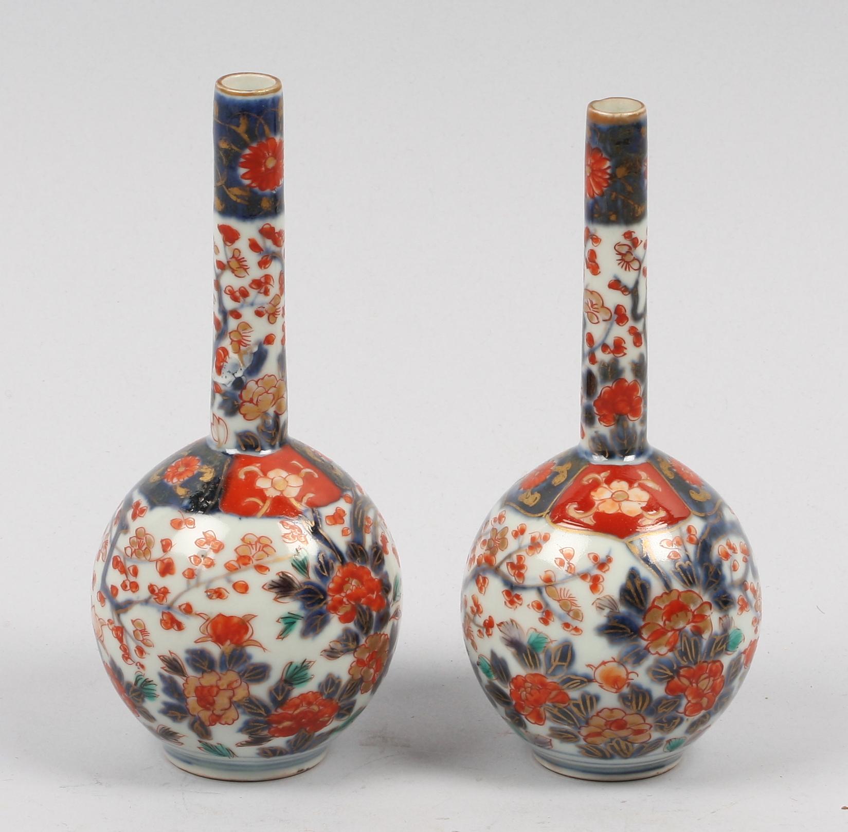 VASER, ett par. Porslin. Imari.