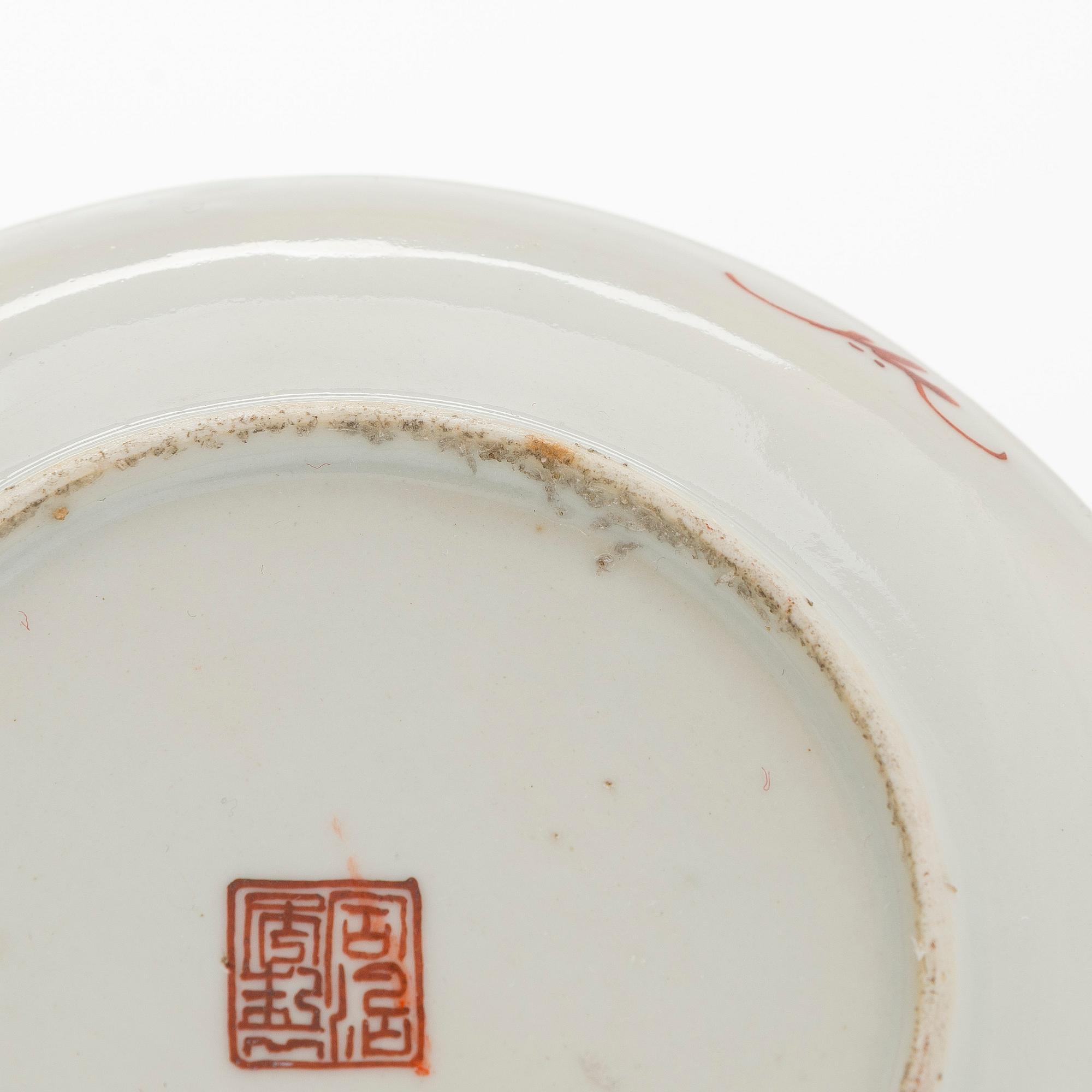 Tallrikar, 2 + 2 st, porslin, Kina, Qingdynastin, 1900-tal.