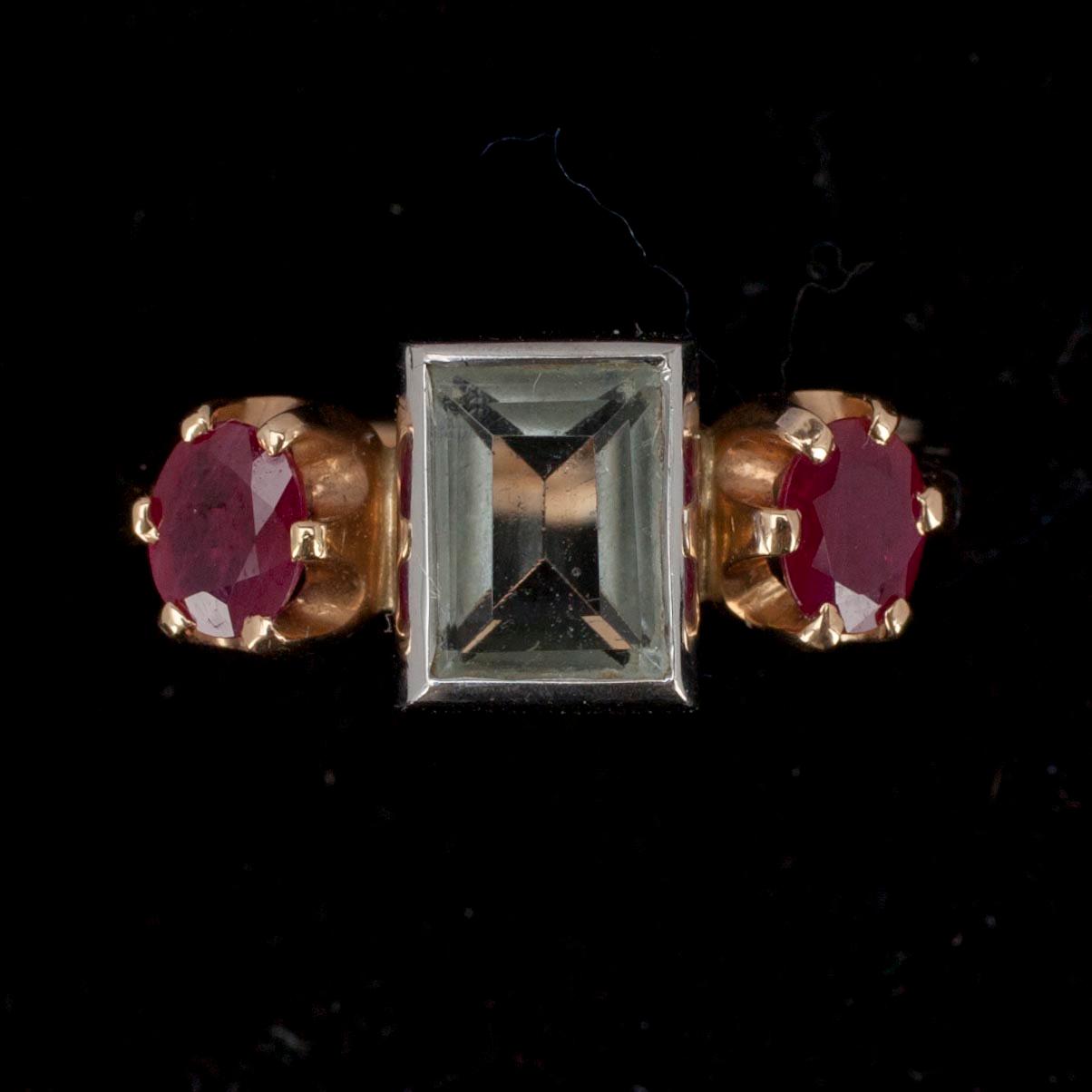 SORMUS, kultaa 14K, akvamariini 1,41 ct, 2 rubiinia 0,39 ct ja 0,40 ct. Kultasarvi, Turku 2008. Todistus.