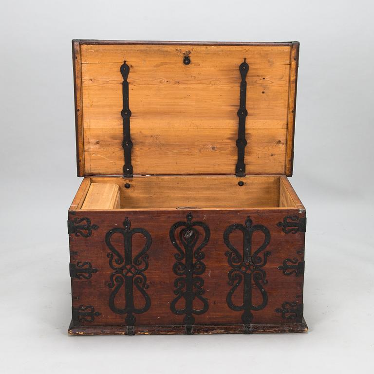 A Finnish folk art chest from Loimaa, 18th century.