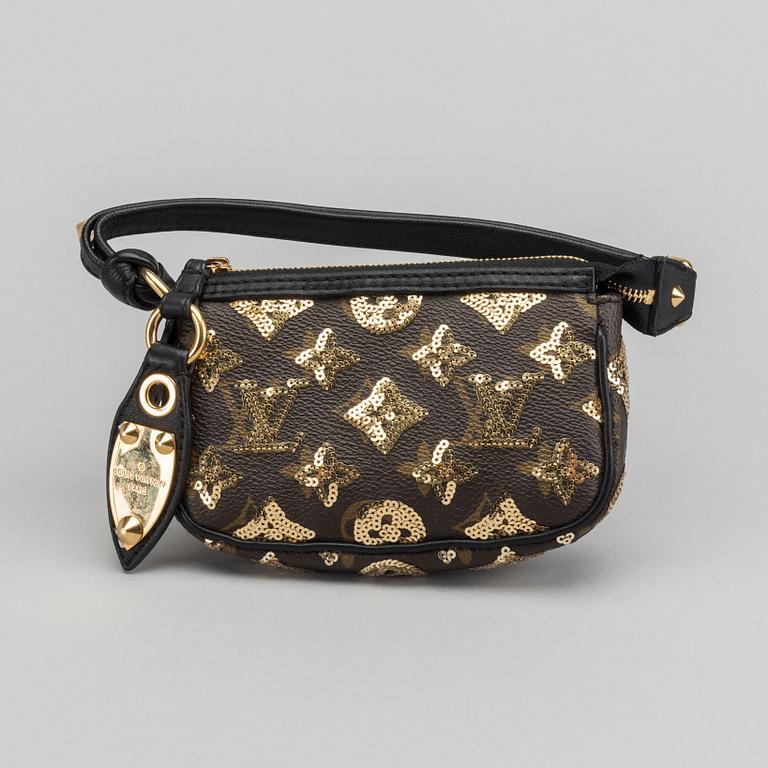 LOUIS VUITTON mini pochette.