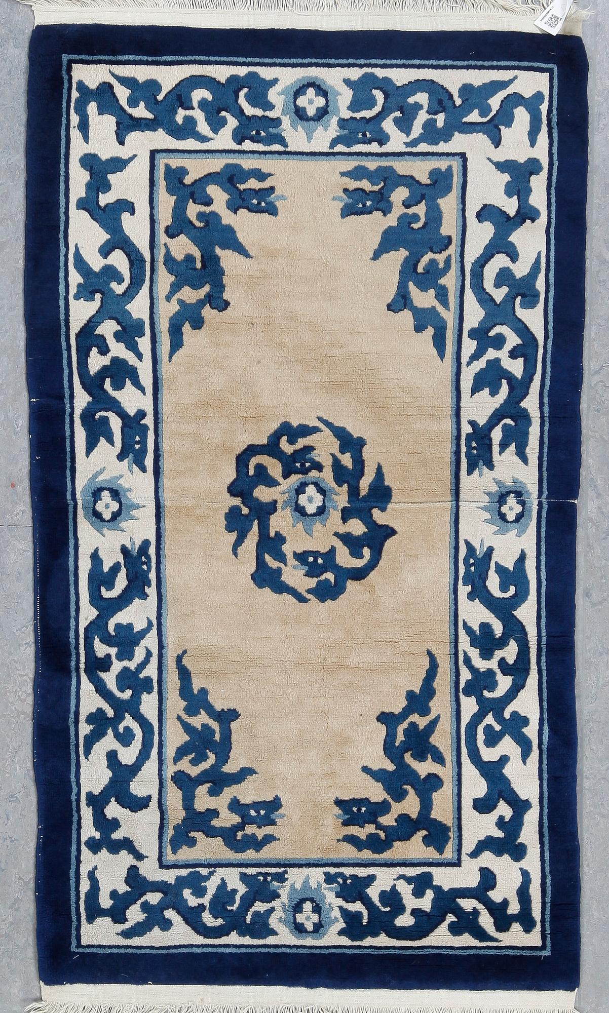 MATTA,  Kina, ca 154 x 86 cm.