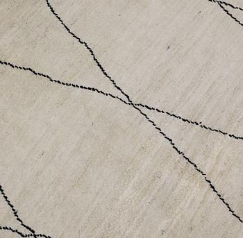 A Moroccan carpet, approx. 197 x 149 cm.