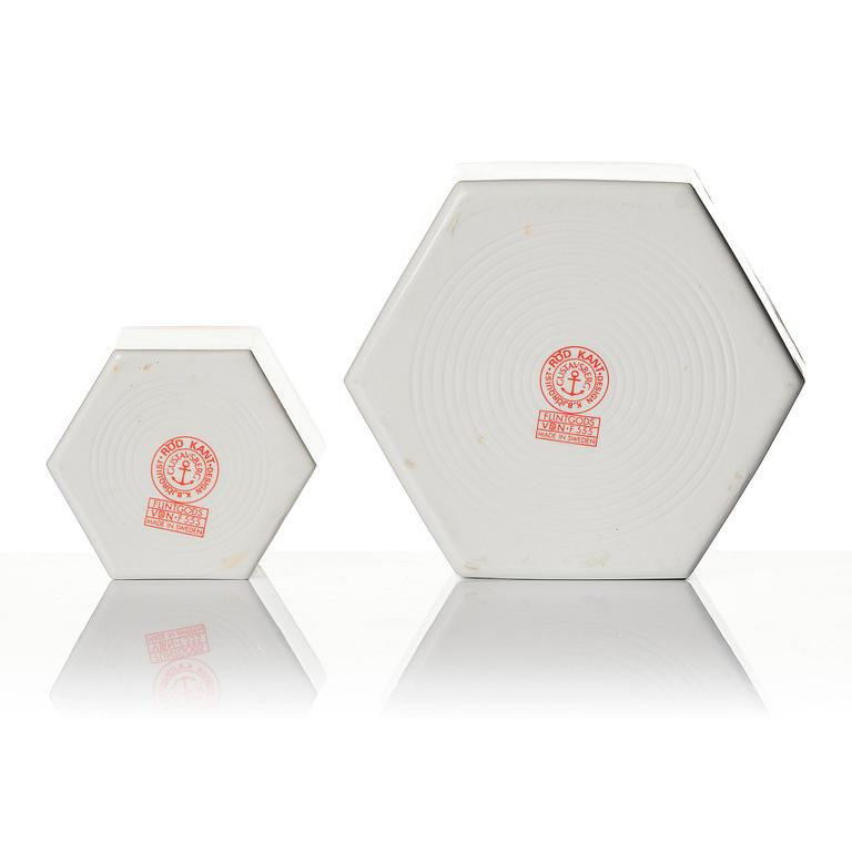 Karin Björquist, a 76-piece “Röd kant” bone china dinner service, Gustavsberg, post 1968.