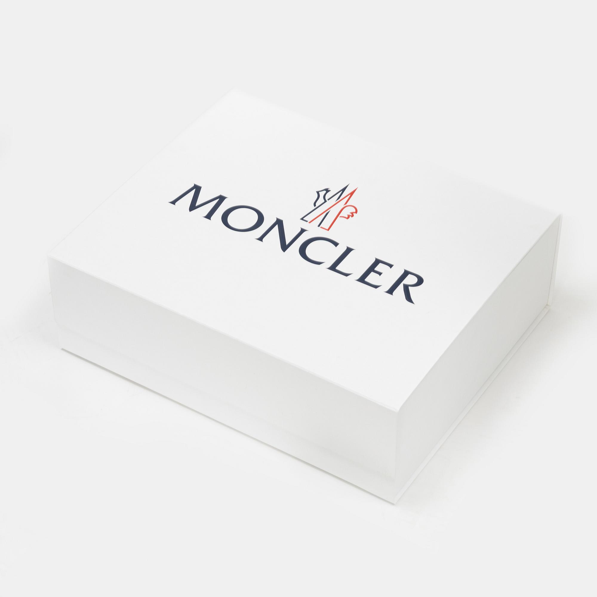 Moncler, a cashmere 'Cardigan Tricot', size S.