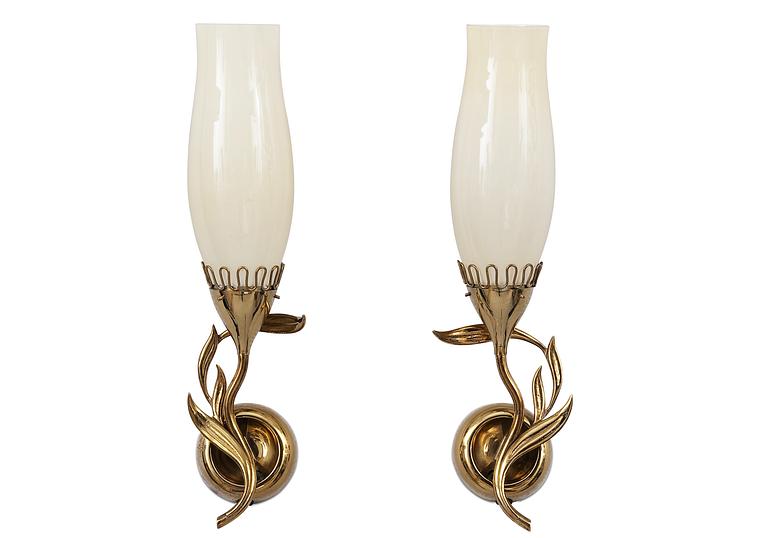 Paavo Tynell, A SET OF TWO WALL LAMPS.