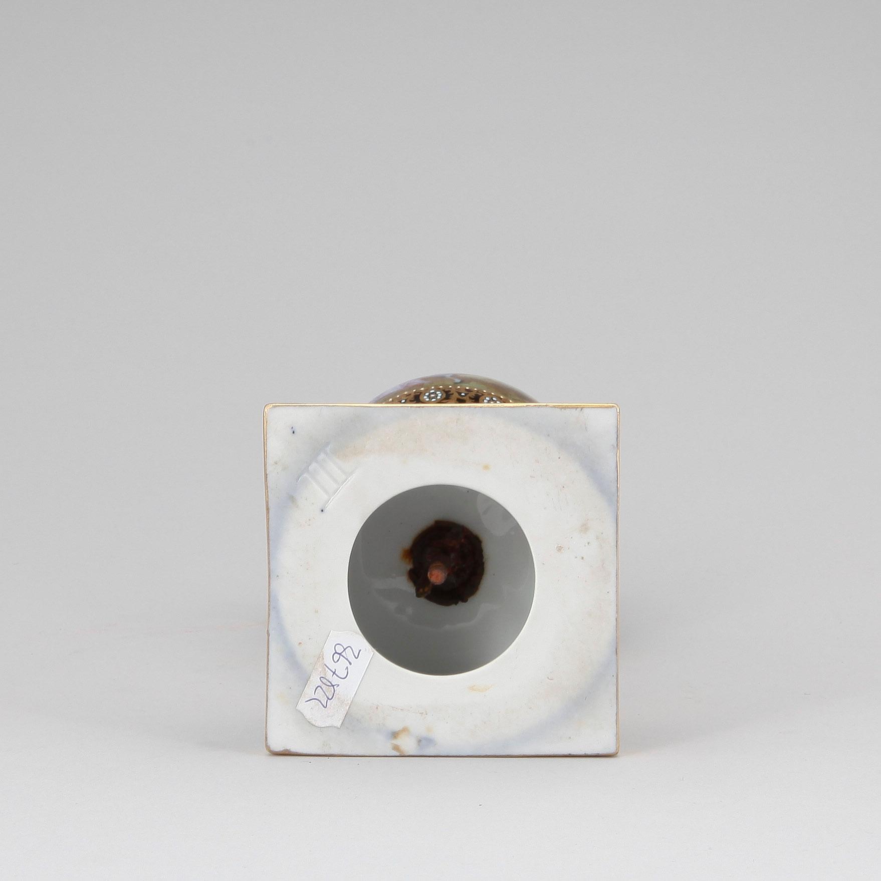 URNA, porslin, empirestil, Wien, sent 1800-tal.